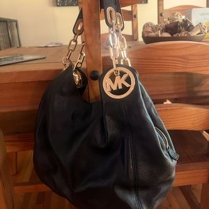 Michael Kors Lillie Large Pebbled Leather Shoulder Bag (Black)